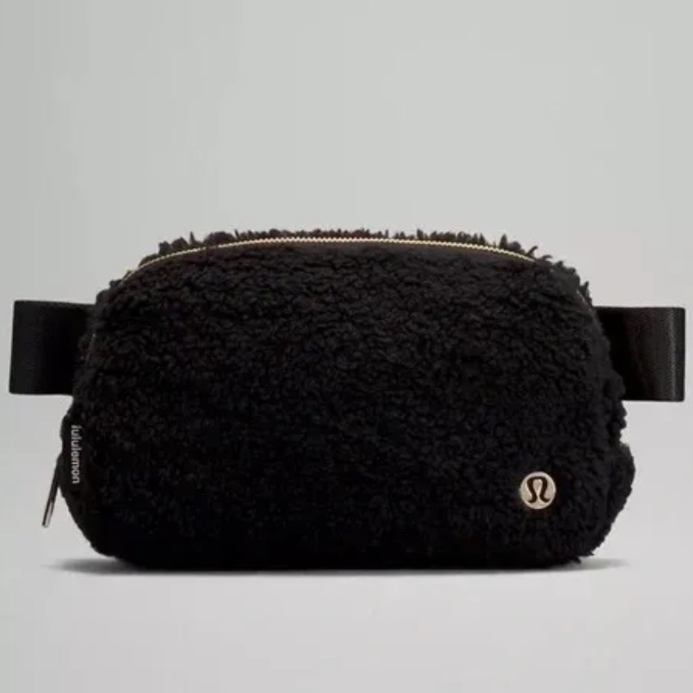 Lululemon Everywhere Belt Bag Black Fleece
